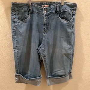 Women’s Faded Glory Jean Capris